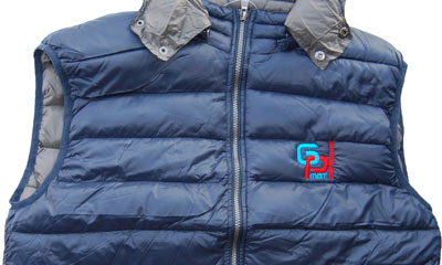 Ricamo su gilet trapuntato